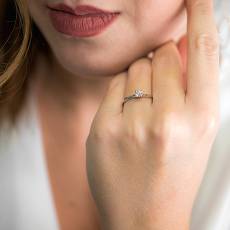 Γυναικείο μονόπετρο δαχτυλίδι με διαμάντι Κ18 039568