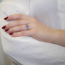 Λευκόχρυσο δαχτυλίδι Κ18 ροζέτα με ζαφείρι 031817