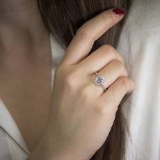 Λευκόχρυσο δαχτυλίδι ροζέτα Κ18 με μπριγιάν και topaz 032331