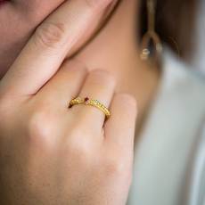 Γυναικείο χρυσό δαχτυλίδι Κ14 με κόκκινη πέτρα ζιργκόν 034240