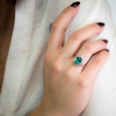 Λευκόχρυσο δαχτυλίδι Κ9 ροζέτα με πράσινη πέτρα ζιργκόν 035170