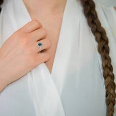 Γυναικείο λευκόχρυσο δαχτυλίδι Κ9 πουάρ ροζέτα με ζιργκόν 035175