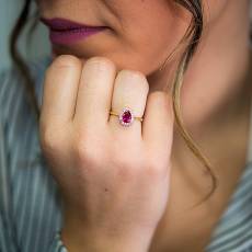 Γυναικείο χρυσό δαχτυλίδι Κ9 ροζέτα με κόκκινο ζιργκόν 035176