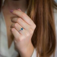 Γυναικείο λευκόχρυσο δαχτυλίδι Κ14 με τετράγωνη ροζέτα London Blue 035192