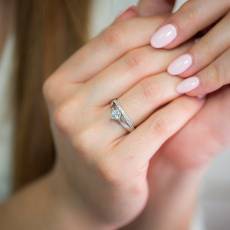 Γυναικείο διπλό δαχτυλίδι Κ14 μονόπετρο με σειρέ 035831