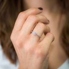 Λευκόχρυσο δαχτυλίδι στρογγυλή ροζέτα με μπριγιάν Κ18 037580