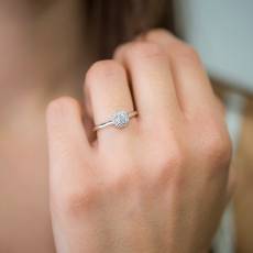 Γυναικείο δαχτυλίδι με ροζέτα από μπριγιάν Κ18 037581