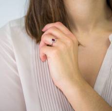 Γυναικείο δαχτυλίδι ροζέτα Κ18 ρουμπίνι με μπριγιάν 040596