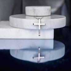 Λευκόχρυσος γυναικείος σταυρός Κ18 με διαμάντια 047350