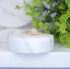 Χρυσό δαχτυλίδι ροζέτα Κ9 με λευκά ζιργκόν 047956