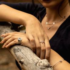 Γυναικείο Δαχτυλίδι Σεβαλιέ 9Κ με Μονόγραμμα Μ 033375